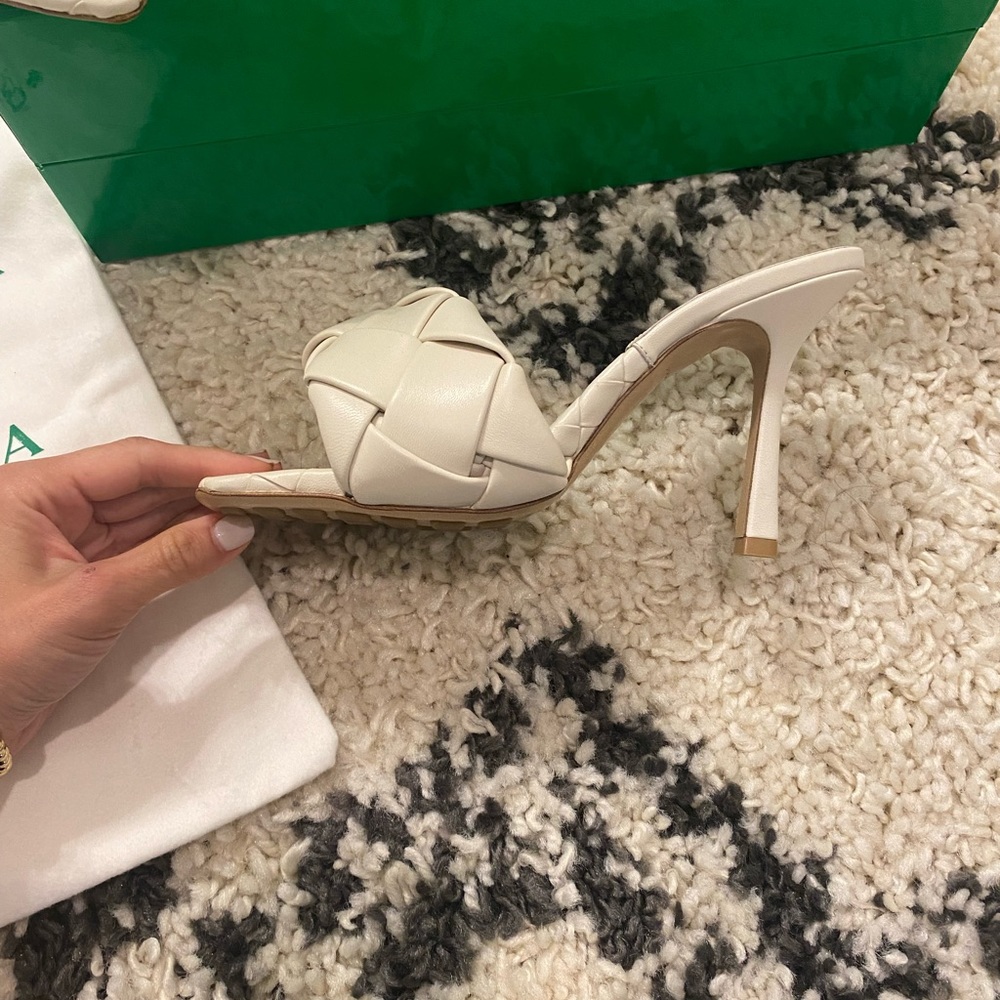 NWT BOTTEGA VENETA LIDO SANDAL SIZE 7